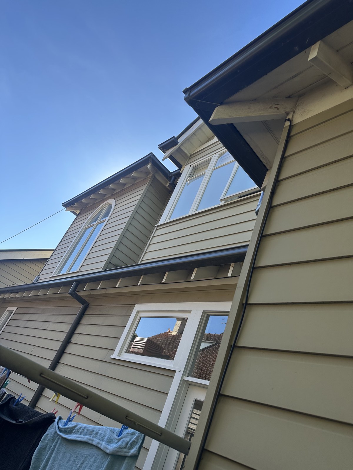 Two-storey weatherboard exterior with contrasting window trims, eaves and gutters from Colourway’s project collection